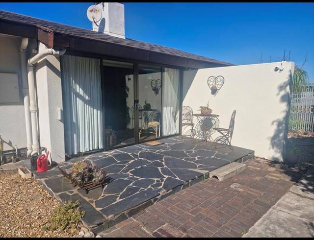 4 BEDROOM HOUSE FOR SALE IN PAROW NORTH